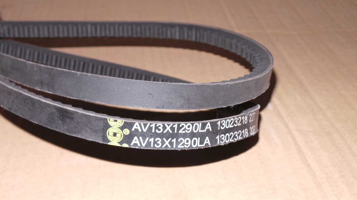 Ремень генератора AV13*1290/SP102068/13023218/411000131037/SP102068/W010250180