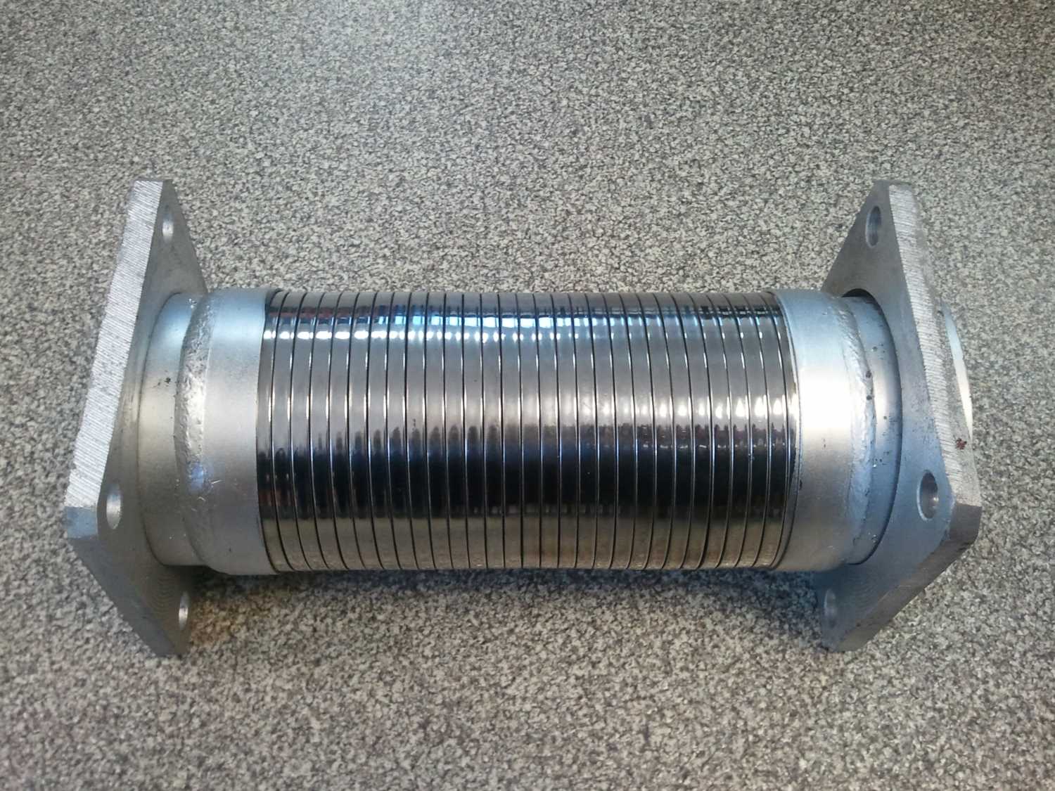 Гофра глушителя D=100 L=280 (квадратные фланцы)